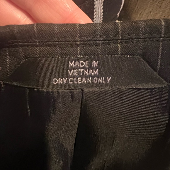 Sophisticated Charcoal Suit for Men - Picture 7 of 15